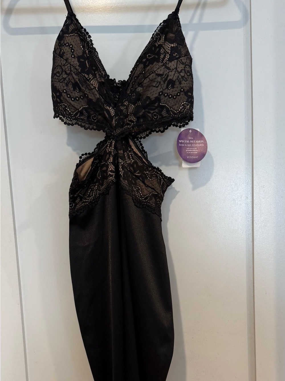 Windsor long Black Lace Cutout Chemise